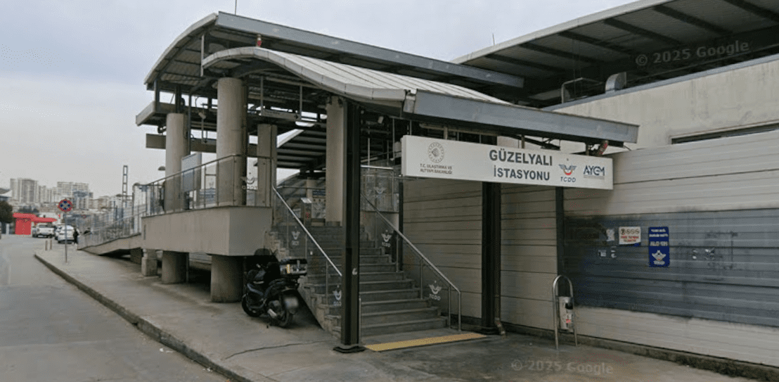 Güzelyalı Marmaray İstasyonu giriş görünümü