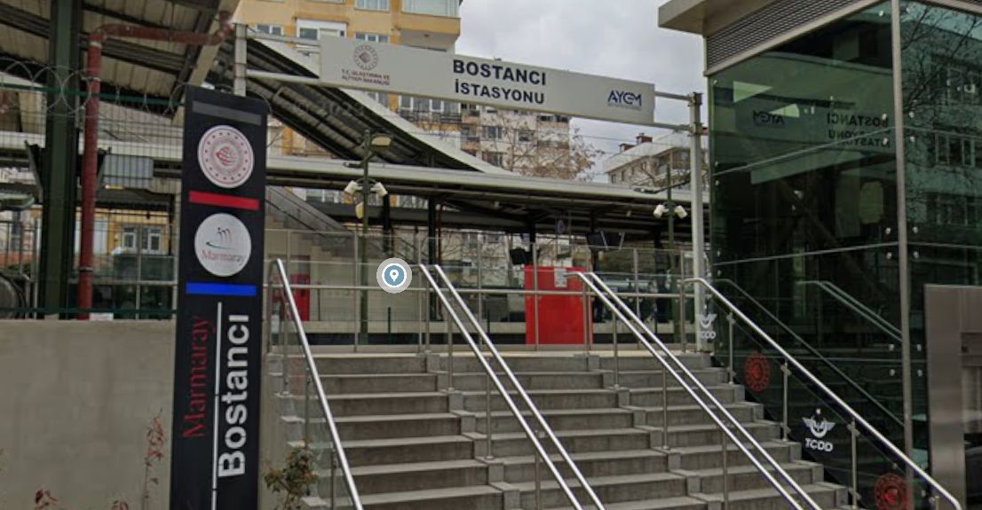 Bostancı Marmaray İstasyonu giriş görünümü