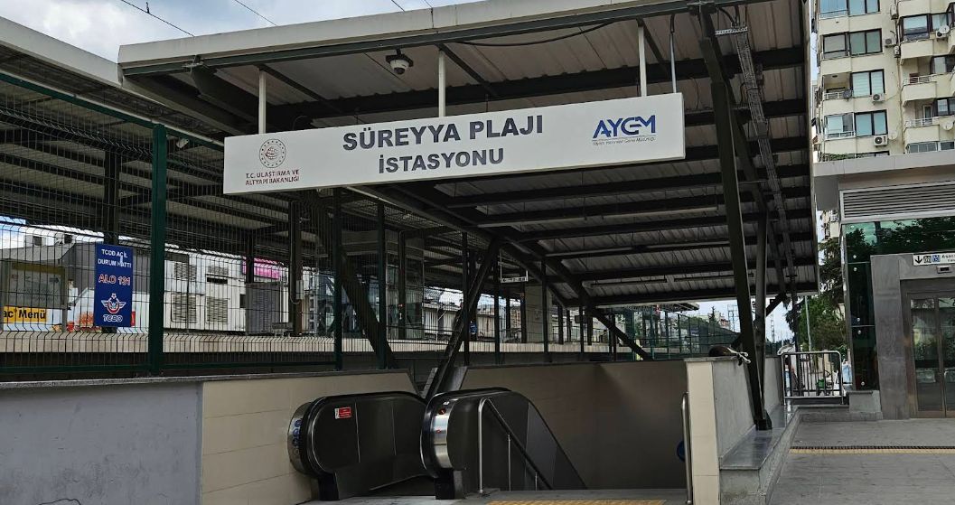 Süreyya Plajı Marmaray İstasyonu giriş görünümü