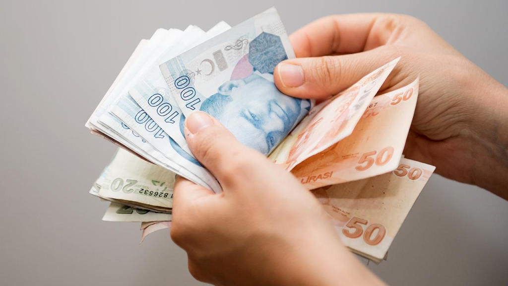 Türk lirası banknotlarla toplu taşıma ücretleri