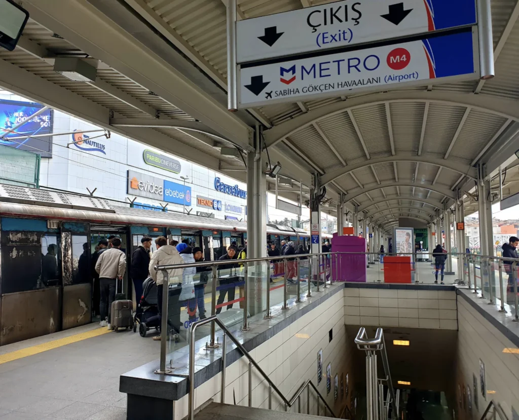 Ayrılık Çeşmesi Marmaray ve metro aktarma alanı