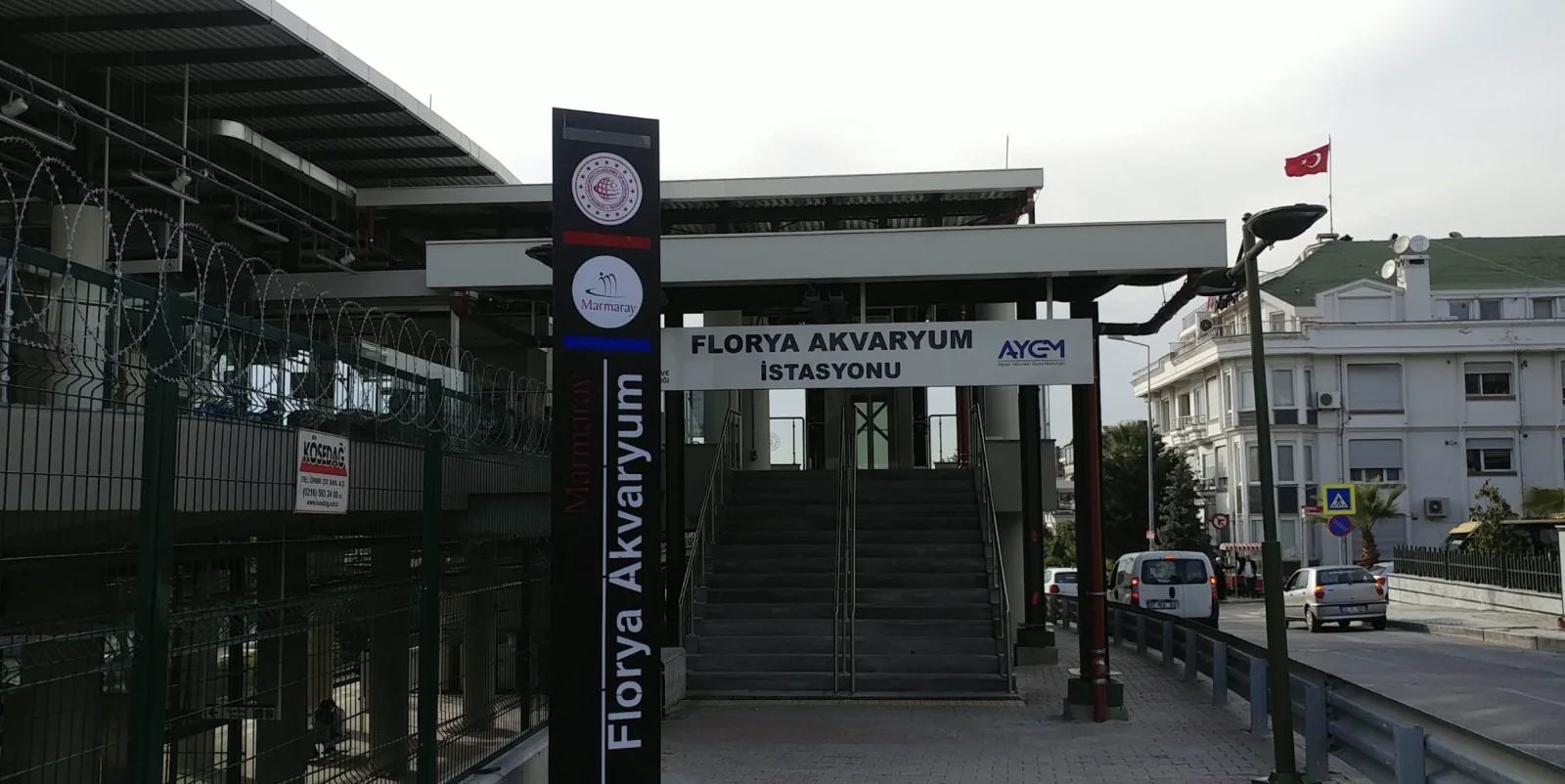 Florya Akvaryum Marmaray İstasyonu girişi