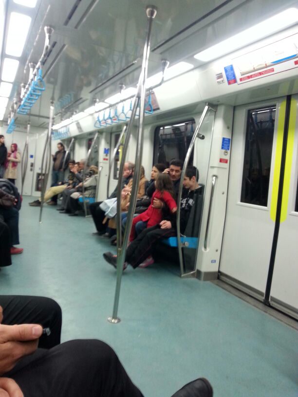 Marmaray tren vagonunun iç bölümü