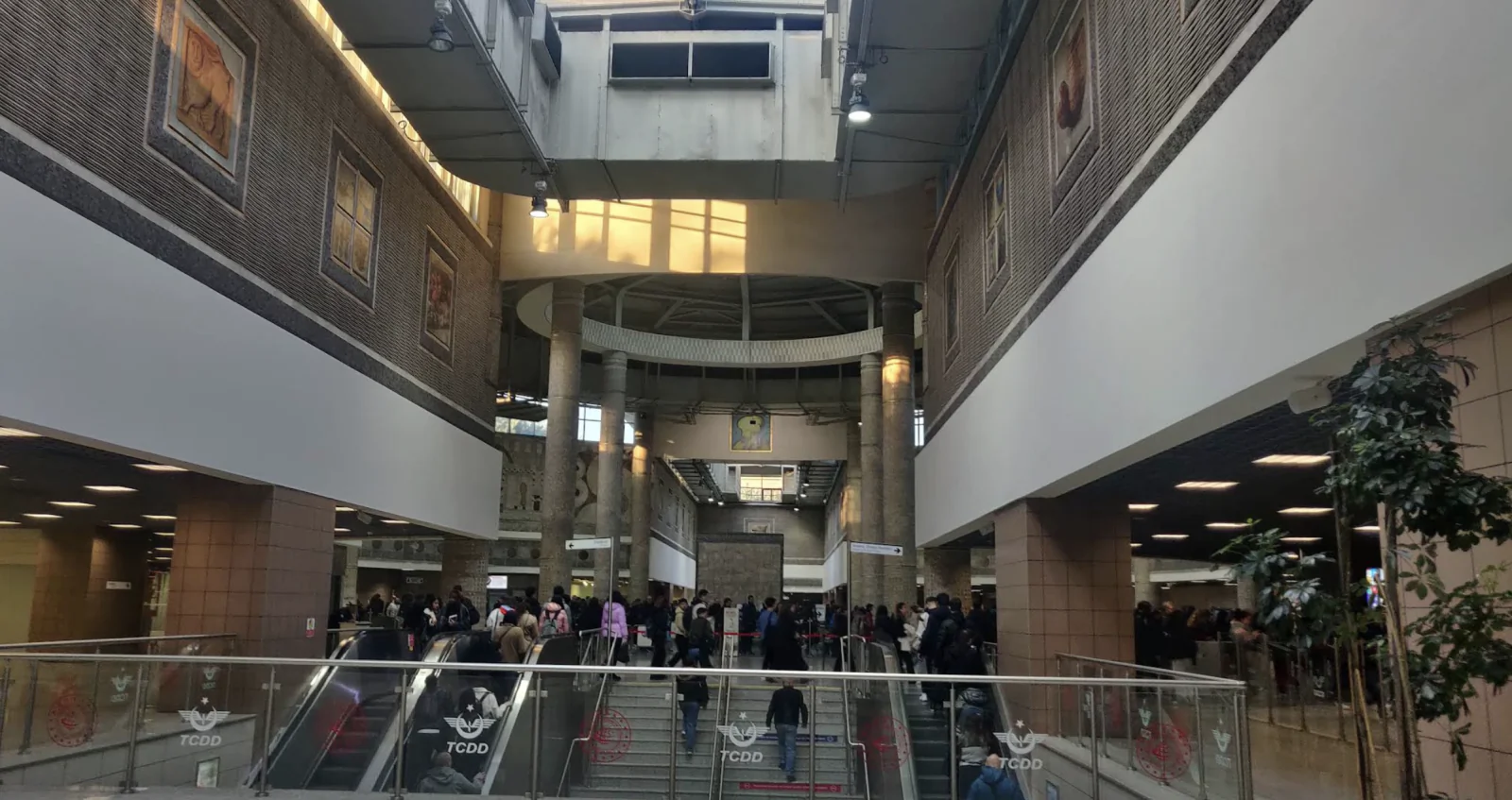 Yenikapı Marmaray ve metro aktarma merkezi iç mekânı